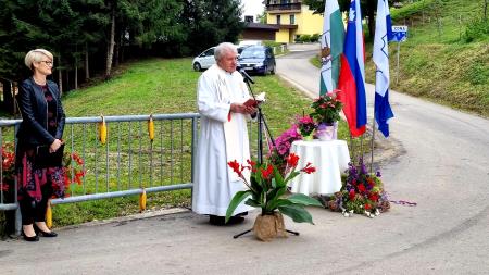 Slovesnost uradne predaje obnovljene občinske ceste na Veščici 11